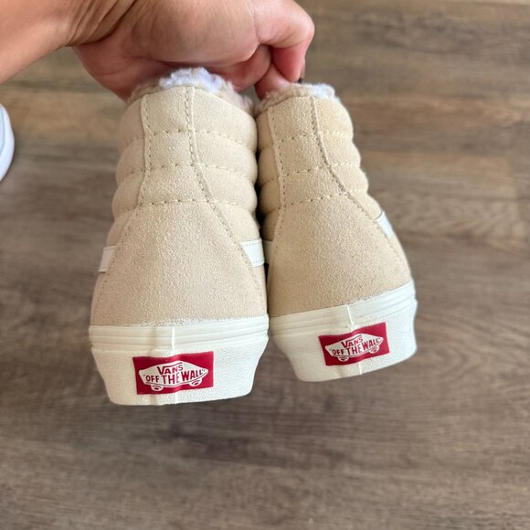 NWT Suede and Fleece Lining Size 6 - Picture 5 of 6